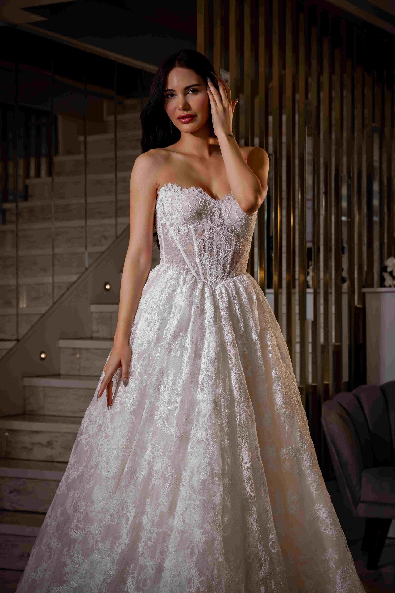 Elegantes Brautkleid mit floraler Spitze